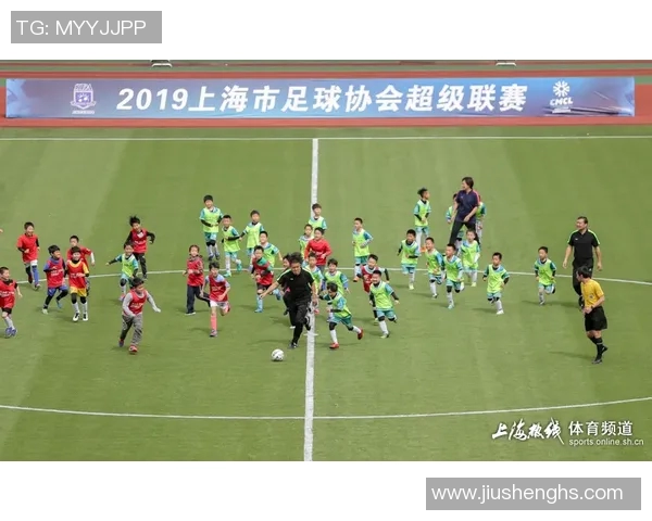 开箱体验足球明星可动人偶带你感受球场魅力与玩具乐趣的完美结合