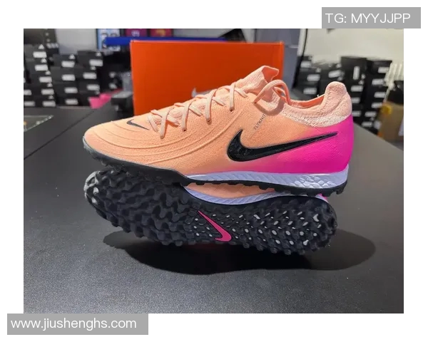 耐克品牌与足球明星的关系探讨及相关图片展示